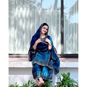 Paillettes Broderie Travail Haut-Bas et Dupatta Ensemble Fête Porter Des Robes De Bal Avec Un Look Élégant - Product Image 4