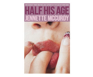 Novela en formato de bolsillo Half His Age |   Libro de Ficción Romántica Contemporánea Más Vendido del Sunday Times (Suministro al por Mayor) - Product Image 1