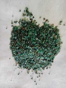 Pierres précieuses brutes vertes naturelles, formes mélangées, cristaux non polis pour la fabrication de bijoux et l'artisanat - Product Image 1