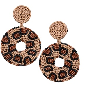 Fabricant indien de boucles d'oreilles et de bijoux d'oreille en acier inoxydable vintage français à motif floral pour femmes, vente en gros pour filles. - Product Image 6