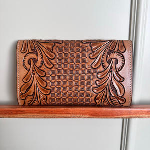 Porte-monnaie sculpté usiné à la main pochette étui de téléphone portefeuille élégant en fourrure de vachette multi-usages portefeuille carte en cuir véritable occidental pour les femmes - Product Image 4