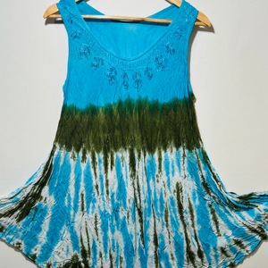 Túnica Boho sin Mangas para Mujer, Color Azul Cielo, con Estampado Tie-Dye y Cuello Redondo |   Vestido Casual Holgado de Verano con Corte Acampanado de Calidad Premium - Product Image 1