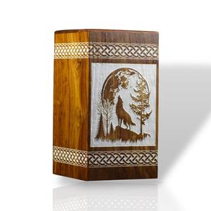 Urna de cremación de madera de palisandro grabada, caja de recuerdo de madera personalizada, urna hecha a mano. - Product Image 2