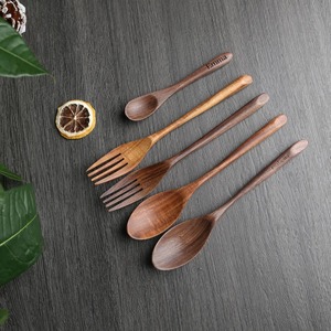 Cuillère en bois artisanale la plus vendue avec surface polie et lisse, ustensile de cuisine réutilisable pour cuisiner, mélanger et servir, en vente - Product Image 5