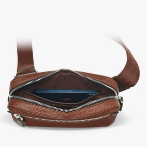 Bolso de Cintura de Cuero Estilo Casual Elegante, Color Marrón Premium, para Uso Diario y Viajes, con Bolsillo con Cremallera - Product Image 4