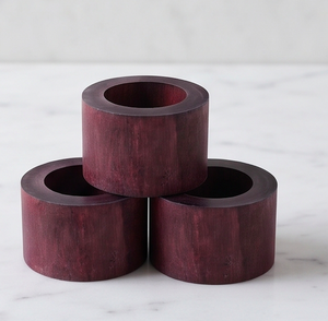 Anneau de serviette rond en bois artisanal rouge foncé, décoration de table pour repas rustiques et usage quotidien - Product Image 6
