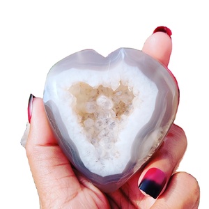 Vente en gros de coeurs en quartz druzy agate naturelle en forme de cœur en cristal, inspiré du feng shui, décorations pour la maison, cadeaux, décoration artistique, design - Product Image 1