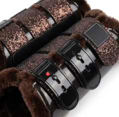 Bottes de protection pour chevaux TAK en cuir synthétique de luxe avec doublure en polaire et panneaux scintillants pour la protection des jambes - Product Image 4