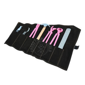 Kit completo de herrador: Cortador de pezuñas, alicates, martillo de forja, extractor de clavos, clincher de cocodrilo, lima raspadora, cuchilla para pezuñas, mango de madera - Product Image 1