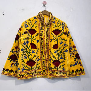 Chaqueta Corta de Terciopelo Tejido con Bordado Suzani, Estilo Bohemio, para Invierno, Viajes, Festivales y Calle - Product Image 1