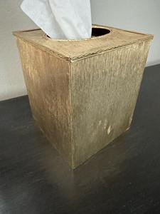 Boîte à mouchoirs en bois de style artisanal avec accent papillon, idéale pour la décoration intérieure et la chambre d'hôtes, vente en gros depuis l'Inde - Product Image 2