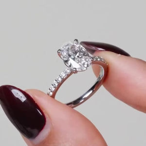 แหวนหมั้นเพชรทรงรีเจียระไนแบบบริลเลียนท์ 2.00 กะรัต เพชรเลี้ยงในห้องปฏิบัติการ ดีไซน์หรูหรา ตัวเรือนทองคำแท้ 18K/14K/10K ประดับเพชรแบบปาเว่ เรียบง่าย สวยงาม เหมาะสำหรับเจ้าสาว - Product Image 3