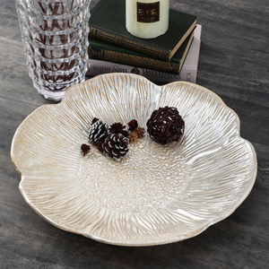 Bol en métal élégant en forme de grenade avec bordure dorée et finition émaillée, soucoupe chic à pois pour une dégustation raffinée à la maison - Product Image 6
