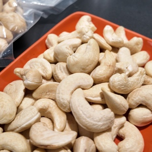 เม็ดมะม่วงหิมพานต์ W180แบบพรีเมี่ยมขนาดใหญ่สำหรับขนมเพื่อสุขภาพส่วนประกอบอาหารและขายส่ง - Product Image 1