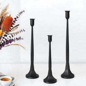 Nouveauté : Porte-bougie en fonte au design élégant pour la décoration de la maison, salon et table à manger. - Product Image 3