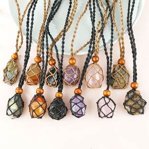 Collier réglable en alliage plaqué or avec support de pierres précieuses en corde tissée à la main avec perles et type de chaîne d'agates - Product Image 4