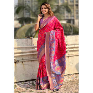 Sari Patola en soie douce rose avec des tissages contrastés pour les tenues de soirée - Product Image 3