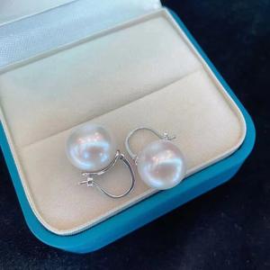 ต่างหูห้อยมุกน้ำจืด Edison รุ่น Ice Queen สำหรับผู้หญิง ดีไซน์หรูหรา ทำจากเงินแท้ S925 ให้แสงสว่างโดดเด่น ไม่ซ้ำใคร - Product Image 2