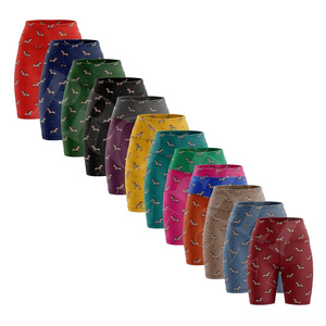 Shorts de sport pour femmes, tendance, personnalisés, imprimés, respirants, extensibles, en tissu élastique, pour yoga, course à pied et entraînement. - Product Image 1