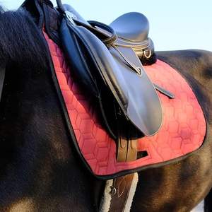 Tapis de selle tout usage pour cheval - Double face - Noir et rouge - Tapis de selle de dressage et tapis de selle d'endurance pour une conduite confortable - Product Image 4