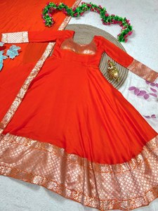 Robe Anarkali traditionnelle violette avec dupatta, coupe ample longue jusqu'au sol, tenue pour femme, robe de mariage pakistanaise en polyester - Product Image 6