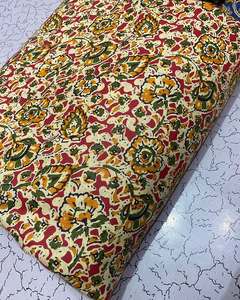 Tissu imprimé numérique personnalisé à motif floral en polyester et rayonne pour robes, chemisiers et vêtements de mode - Product Image 1