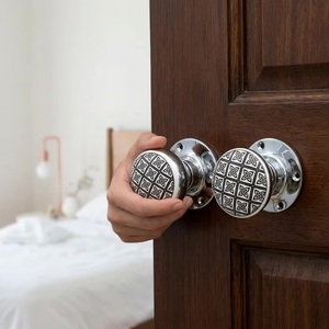 Pomo de puerta redondo de cerámica, diseño blanco y negro, base cromada, estilo moderno, tirador para armario de cocina, fácil instalación - Product Image 4