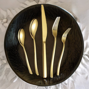 Ensemble de couverts de luxe personnalisés en acier inoxydable doré, design traditionnel pour mariage, finition miroir, couteau, cuillère, fourchette à prix réduit - Product Image 3