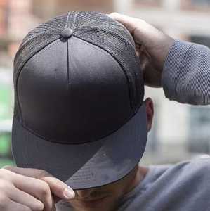 Gorras de béisbol de malla de 5 paneles 100% de alta calidad con logo personalizado, bordado 3D y parche bordado, en venta. - Product Image 3