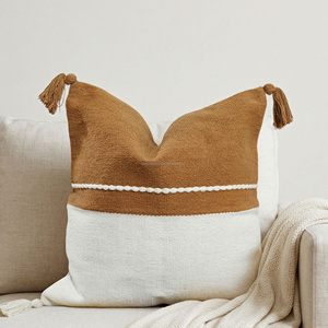 Funda de cojín tejida a mano de 20 × 20 pulgadas, color mostaza y marfil, diseño tejido en dos tonos, con borlas en las esquinas, cojín decorativo. - Product Image 1