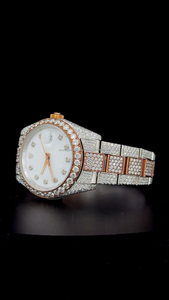 นาฬิกา Iced Out VVS Moissanite หน้าปัดมุกขาว ตัวบอกชั่วโมงประดับเพชร ตัวเรือนโรสโกลด์ทูโทน ฝังเพชรเต็มเรือน ผลิตในสวิสเซอร์แลนด์ นาฬิกาหรูสำหรับผู้ชาย - Product Image 5