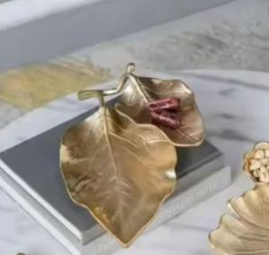 ชามตกแต่งลายใบไม้เคลือบทอง 3 ช่อง ถาดลายใบไม้สีทองสำหรับตกแต่ง ชามตกแต่งลายใบไม้เคลือบทอง 3 ช่อง - Product Image 1