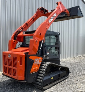 รถตักล้อยางขนาดเล็ก Kubot SVL75-2 รุ่นใหม่ 90 แรงม้า เครื่องยนต์ดีเซล 74 แรงม้า แบบเปิด ROPS มาตรฐาน พร้อมมอเตอร์ไฮดรอลิกเสริม - Product Image 1