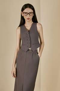 Chaleco de sarga americana para mujer, cuello en V, abotonado, teñido liso, estilo estructurado para oficina KA11 Hecho en Vietnam - Product Image 3