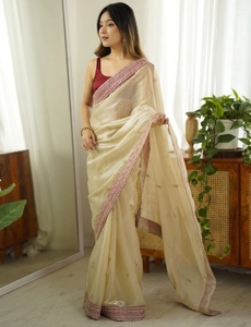 Sari de organza de diseñador KV para mujer, bordado y adornado al estilo Bollywood, con blusa sin coser (crema), material de viscosa, sin arrugas - Product Image 3