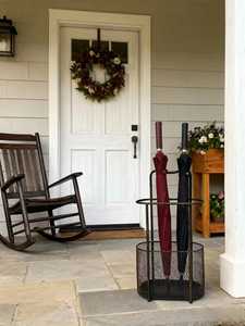 Moderno Soporte para Paraguas de Metal Negro con Diseño de Trébol Calado, Soporte Alto y Hueco para Bastones y Almacenamiento en la Entrada - Product Image 2