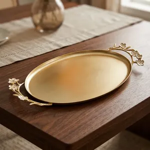 Elegante Bandeja de Servir Ovalada Dorada, Bandeja de Metal con Detalles de Ramas Florales, Ideal para Decoración de Mesa en Hogares Sofisticados - Product Image 5
