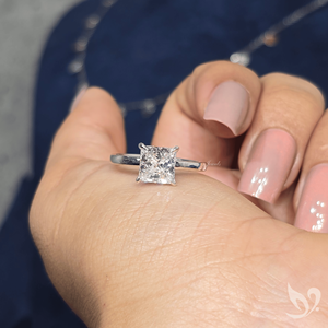 Anillo de Compromiso Solitario con Diamante Cultivado en Laboratorio, Corte Princesa de 2 Quilates, Certificado por IGI, en Oro Blanco de 18K - Product Image 3
