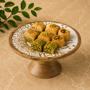 Soporte para Pastel de Madera de Mango Hecho a Mano con Diseño de Ramadán Mubarak, con Elegante Arte Islámico para una Presentación Premium - Product Image 3