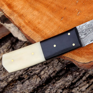 Couteau de chasse en acier damas fait main durable avec une poignée confortable pour le camping, la survie et les activités de plein air - Product Image 2