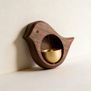 Campana de puerta para pájaros de madera hecha a mano |   Timbre rústico de madera para puerta |   Campana Decorativa Colgante para Puerta de Entrada del Hogar - Product Image 3