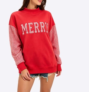 Sweat-shirt à col rond à manches raglan en patchwork à carreaux rouges avec imprimé Merry Letter - Product Image 1
