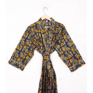 ชุดนอนผู้หญิงลายดอกไม้ฤดูหนาว คอวี ปิดด้วยเชือกผูก แขนสามส่วน ระบายอากาศได้ดี ผ้าฝ้าย 100% ชุดเซ็ต - Product Image 3