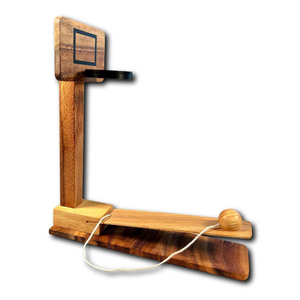 Jeu de basket-ball en bois artisanal avec lanceur à ressort intégré, ballon et panier de table pour le plaisir en famille - Product Image 2