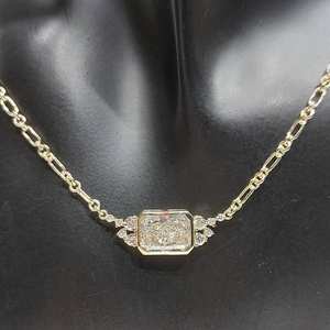 Collier pendentif tendance en argent sterling 925 avec moissanite taille radiant 1,50 carat sertie clos, cadeau de luxe pour femme, idéal pour fiançailles et soirées - Product Image 2