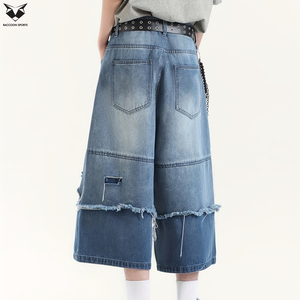 Pantalones cortos de mezclilla para hombre, holgados, azul claro, con capas, desgastados, con dobladillo sin rematar, estilo baggy, streetwear, hip hop, de pierna ancha - Product Image 1