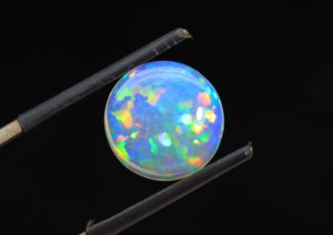 พลอยโอปอลเอธิโอเปียสีน้ำผึ้งทรงกลมสวยงาม ประกายสีรุ้ง ของขวัญสำหรับเธอ - Product Image 2