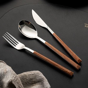 Ensemble de couverts élégants en acier inoxydable avec manche en bois, cuillère, fourchette, couteau, ustensiles de cuisine haut de gamme - Product Image 1