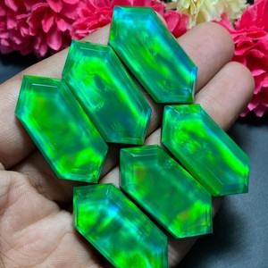 Oparex Opale Nébuleuse Aura, doublet synthétique créé en laboratoire, taille hexagonale, à effet feu arc-en-ciel et changement de couleur vert, calibré, pierre brute - Product Image 3