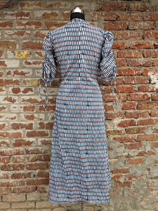 ชุดเดรสผ้าฝ้ายพิมพ์ลายดอกไม้ด้วยมือ สไตล์เอธนิค ทันสมัย สบายๆ แบบลำลอง ยาวทรงแม็กซี่ เหมาะเป็นของขวัญสำหรับเธอ - Product Image 4